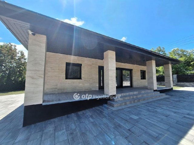 Eladó nyaraló, Balatonakarattyán 229 M Ft, 3 szobás