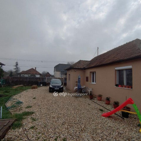 Eladó családi ház, Hernádnémetin 18.9 M Ft, 2 szobás