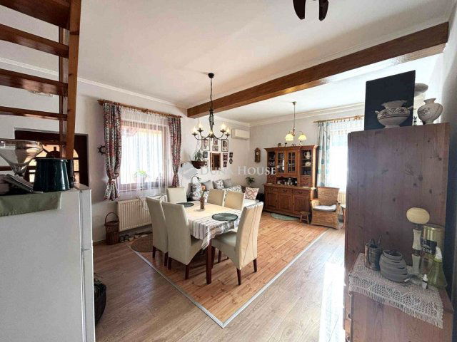 Eladó családi ház, Mosonmagyaróváron 104.99 M Ft, 5 szobás