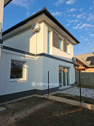 Eladó téglalakás, Hajdúböszörményen 89.9 M Ft, 2 szobás