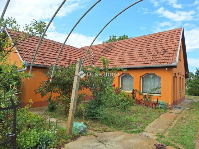Eladó családi ház, Kecskeméten 39.9 M Ft, 2 szobás