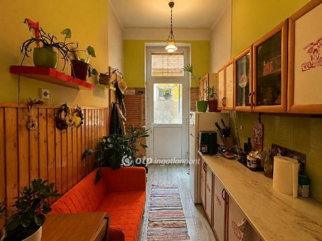 Eladó téglalakás, Budapesten, VI. kerületben 78 M Ft, 2 szobás