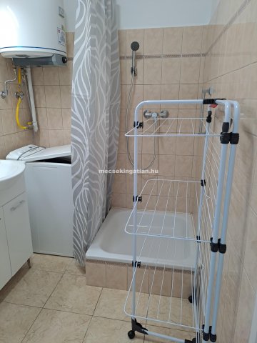Kiadó téglalakás, albérlet, Pécsett 190 E Ft / hó, 2 szobás