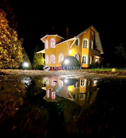 Eladó családi ház, Gyömrőn 219 M Ft, 10 szobás