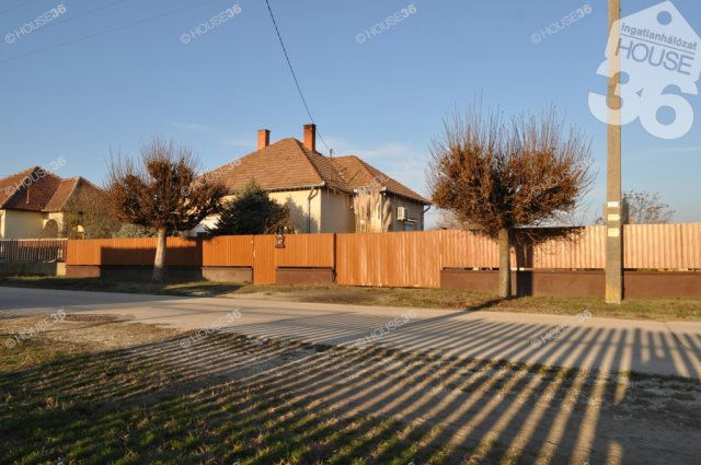 Eladó családi ház, Nyárlőrincen 63 M Ft, 3 szobás