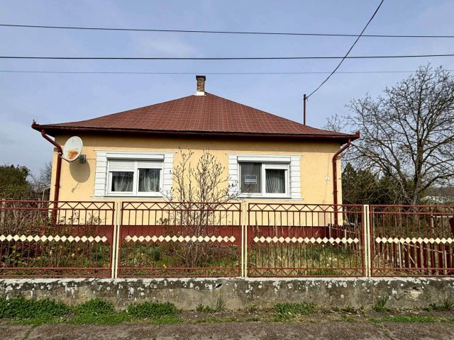 Eladó családi ház, Kápolnán 22 M Ft, 4 szobás