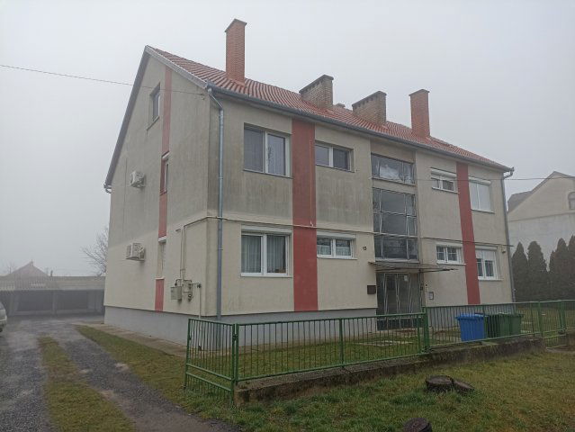 Eladó téglalakás, Kaposváron 69 M Ft, 2+1 szobás