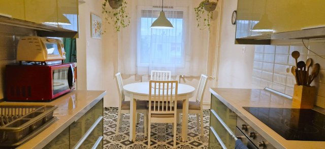 Eladó téglalakás, Balatonfüreden 79 M Ft, 4 szobás