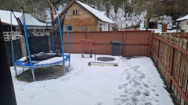 Eladó sorház, Annavölgyben 27 M Ft, 1 szobás