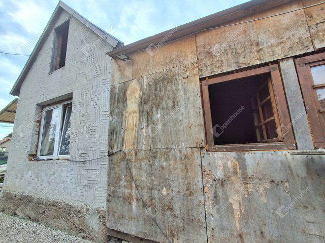Eladó családi ház, Komáromban 34.4 M Ft, 3 szobás