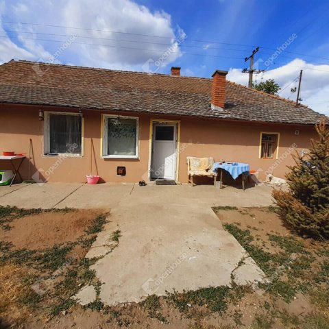 Eladó családi ház, Cserkeszőlőn 14 M Ft, 2 szobás