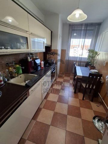 Eladó téglalakás, Cegléden 51 M Ft, 4 szobás