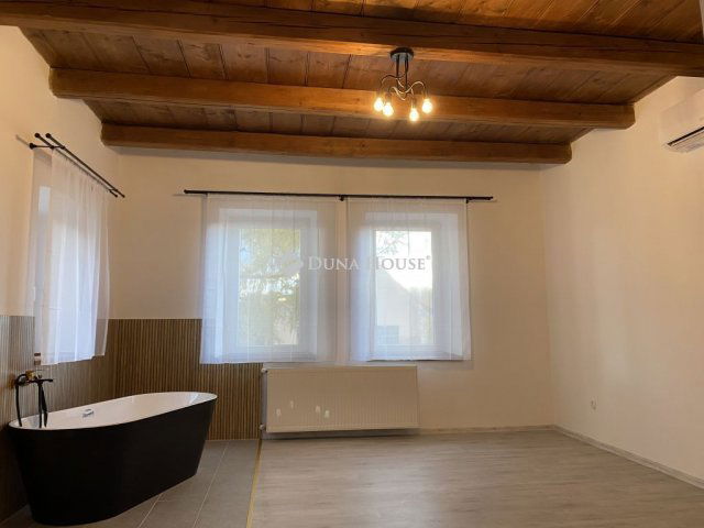 Eladó családi ház, Vértesacsán 84.9 M Ft, 4 szobás