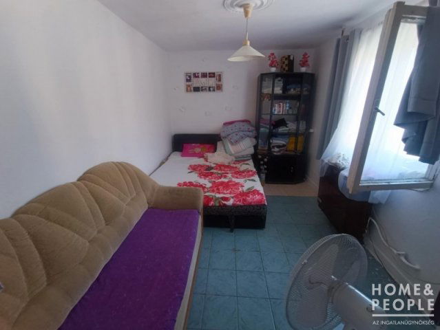 Eladó téglalakás, Szegeden 52.99 M Ft, 4 szobás