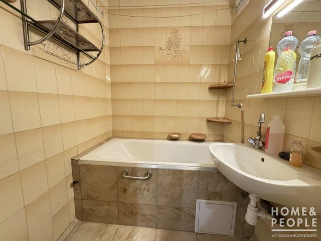 Eladó téglalakás, Szegeden 53.5 M Ft, 3 szobás