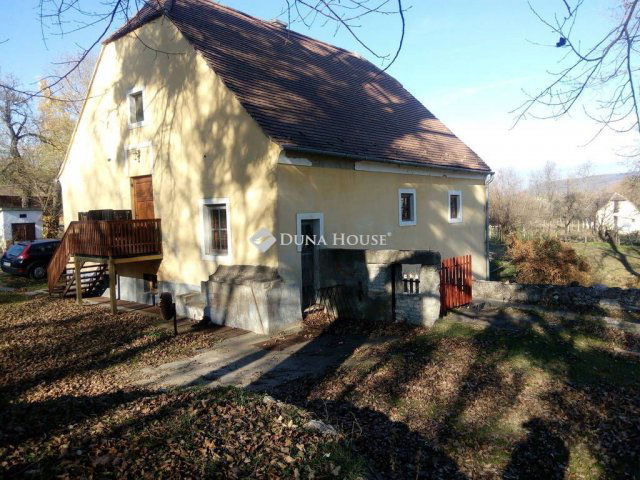 Eladó családi ház, Tatabányán 140 M Ft, 5 szobás