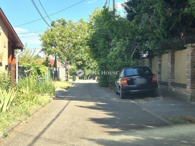Eladó családi ház, Budapesten, III. kerületben 76.5 M Ft