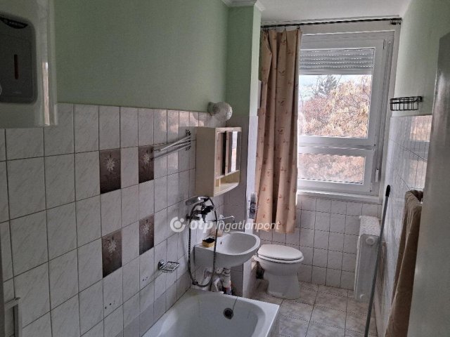 Eladó téglalakás, Győrött 54.9 M Ft, 2 szobás