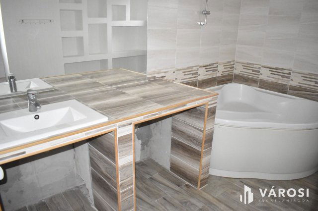 Eladó nyaraló, Gyulán 15 M Ft, 5 szobás / költözzbe.hu