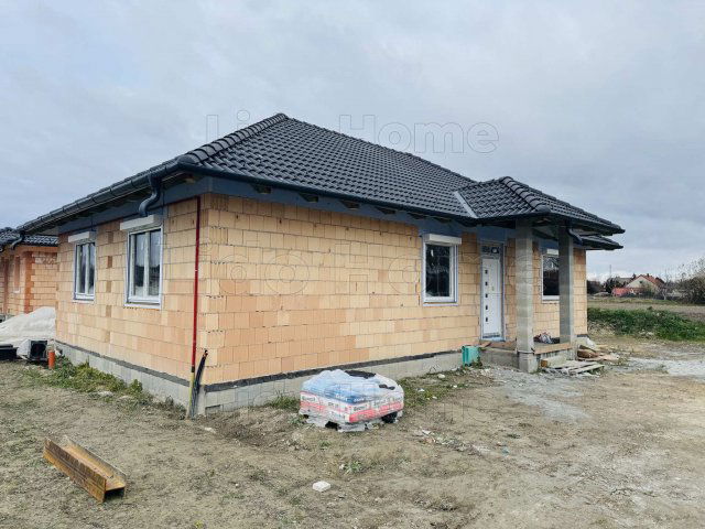 Eladó családi ház, Győrladaméren 75.9 M Ft