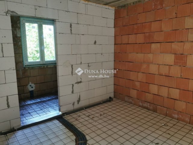 Eladó sorház, Érden 299.9 M Ft, 9 szobás / költözzbe.hu