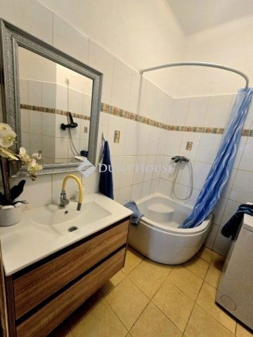 Eladó ikerház, Pécsett 88.5 M Ft, 5 szobás