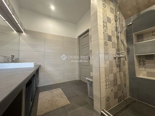 Eladó családi ház, Gödöllőn 279 M Ft, 5 szobás