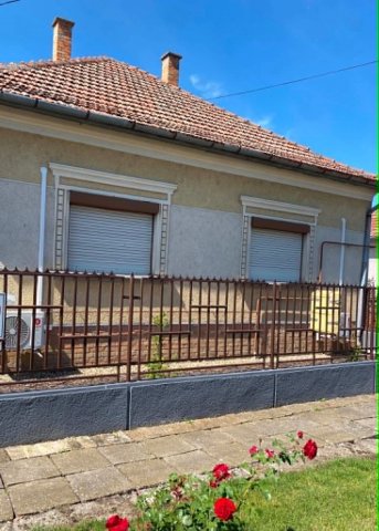 Eladó családi ház, Röszkén, Szegfű utcában 56 M Ft