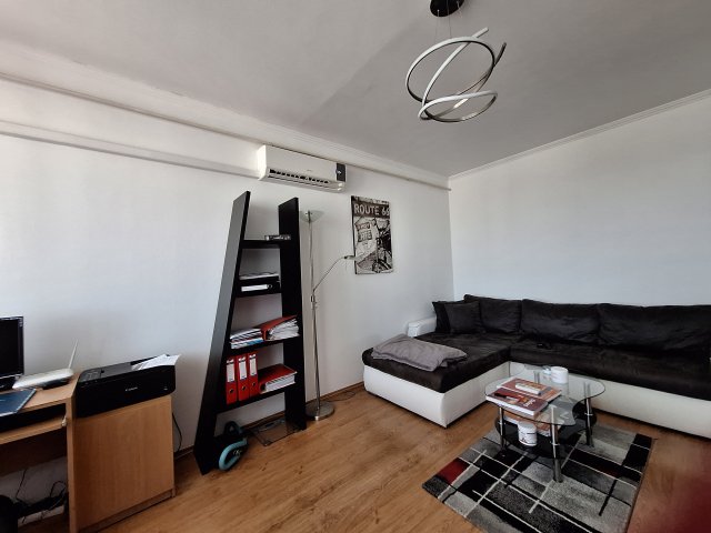 Eladó panellakás, Győrött 47.99 M Ft, 2+1 szobás
