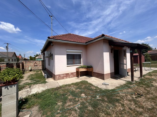 Eladó családi ház, Ácson, Vörösmarty utcában 48 M Ft