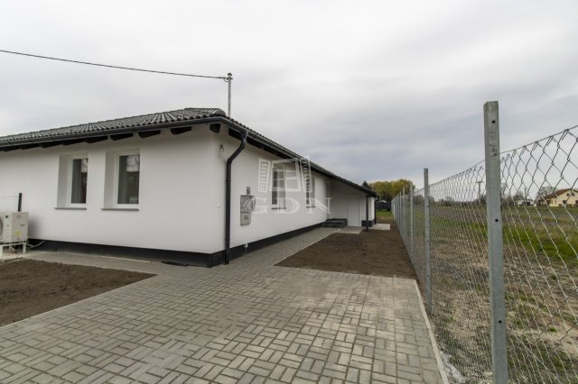 Kiadó ikerház, albérlet, Turán 250 E Ft / hó, 3 szobás