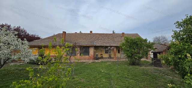 Eladó családi ház, Kunszentmártonban 11.9 M Ft, 2 szobás