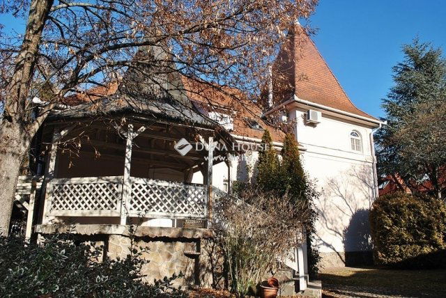 Eladó családi ház, Kecskeméten 240 M Ft, 6 szobás