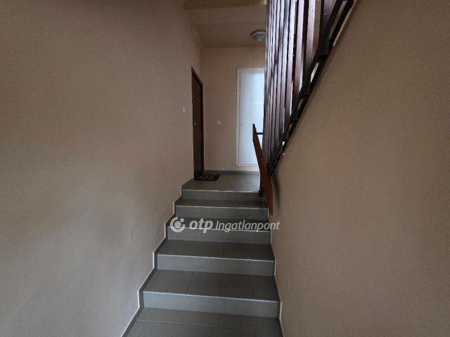 Eladó téglalakás, Hajdúszoboszlón 61.9 M Ft, 3 szobás