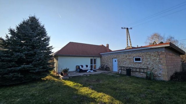 Eladó családi ház, Pannonhalmán 84.9 M Ft, 4 szobás