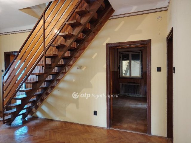 Eladó családi ház, Kisújszálláson 29.99 M Ft, 4+1 szobás