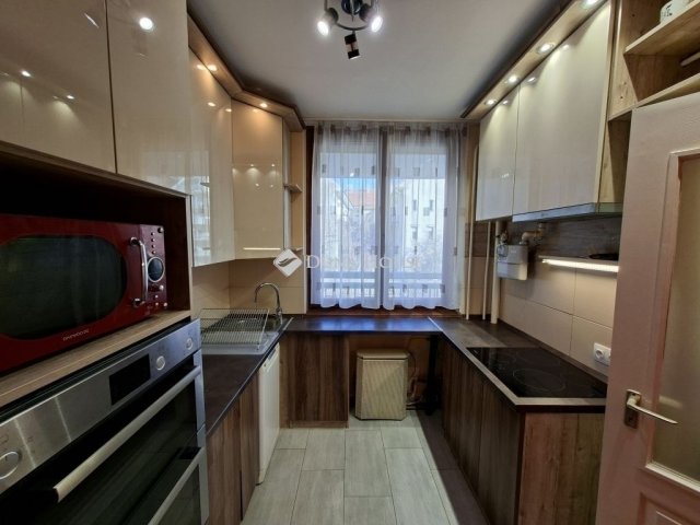 Eladó téglalakás, Szegeden 64 M Ft, 3 szobás