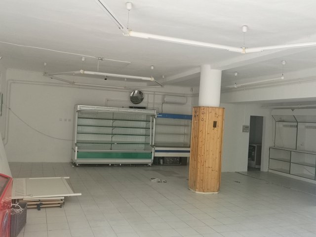 Eladó üzlethelyiség, Tiszaföldváron 50 M Ft