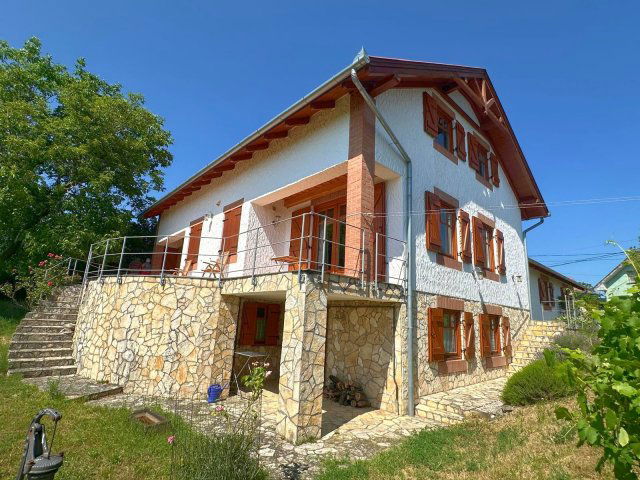 Eladó családi ház, Rezin 146.936 M Ft, 2 szobás