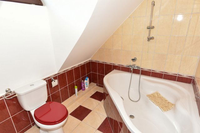 Eladó családi ház, Balatonalmádiban 179.9 M Ft, 2+1 szobás