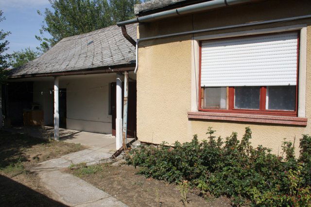 Eladó családi ház, Baján 31 M Ft, 4 szobás