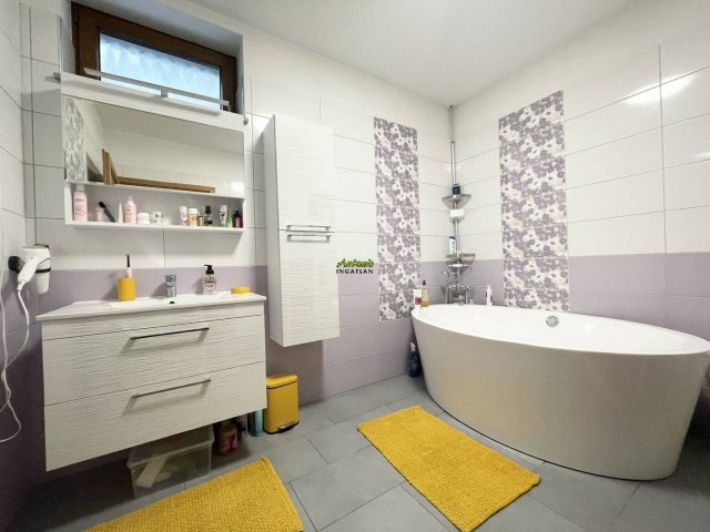 Eladó téglalakás, Sopronban, Bécsi úton 90 M Ft, 4 szobás