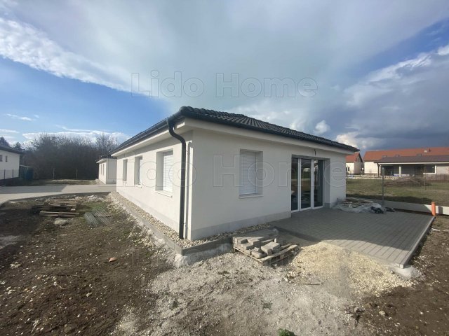 Eladó családi ház, Siófokon 79.9 M Ft, 4 szobás