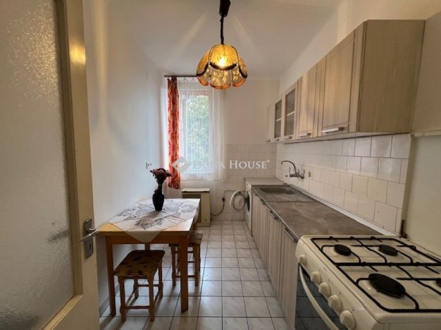 Eladó téglalakás, Nyíregyházán 38.5 M Ft, 2 szobás