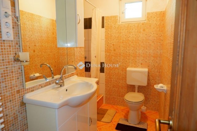 Eladó családi ház, Székesfehérvárott 135 M Ft, 5 szobás