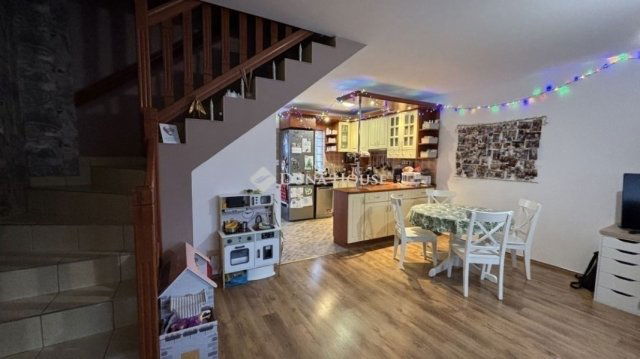 Eladó ikerház, Üllőn 89.9 M Ft, 3 szobás / költözzbe.hu