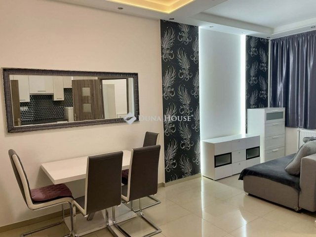 Eladó téglalakás, Budapesten, VI. kerületben 58.5 M Ft, 1 szobás