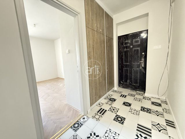 Kiadó téglalakás, albérlet, Szegeden, Dugonics téren, 4 szobás