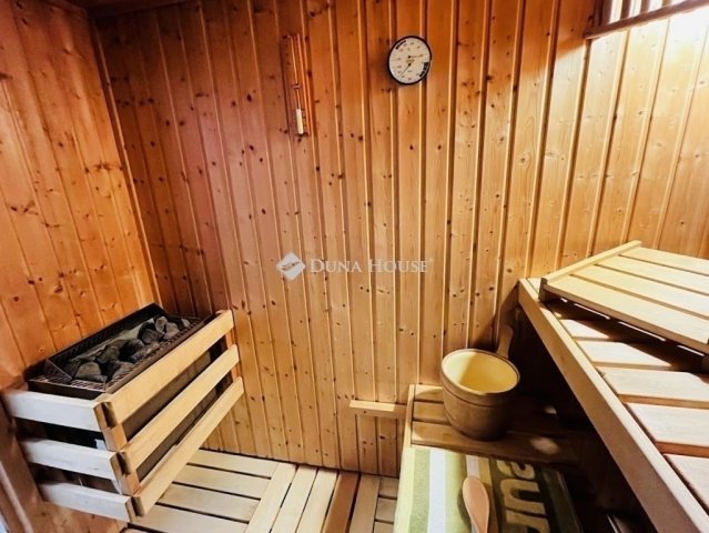 Eladó családi ház, Biatorbágyon 297 M Ft, 6 szobás