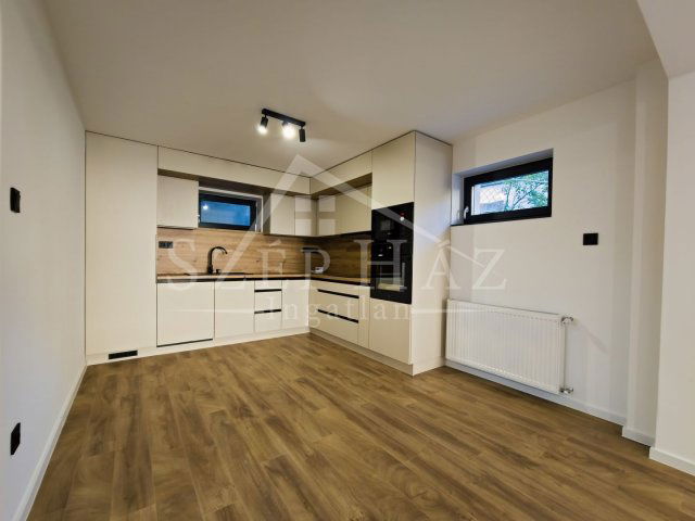 Eladó téglalakás, Pécsett 79.9 M Ft, 3 szobás